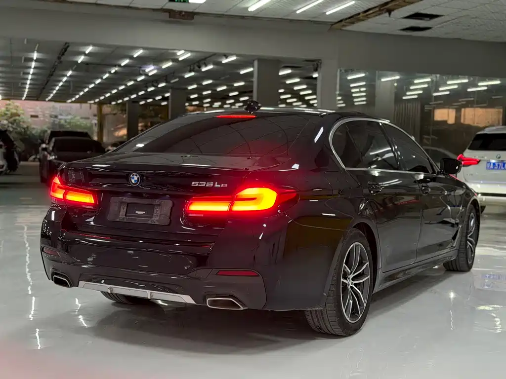 BMW 5 Series New Energy 2023 — фото 9