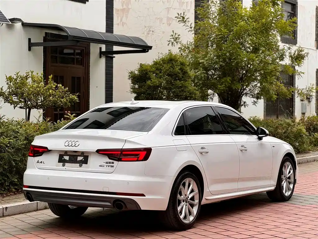 Audi A4L 2018 — фото 12