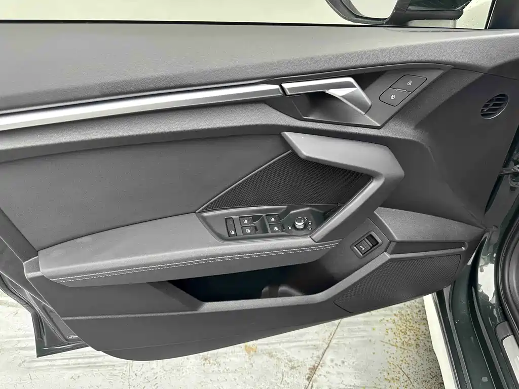 Audi A3 2023 — фото 10