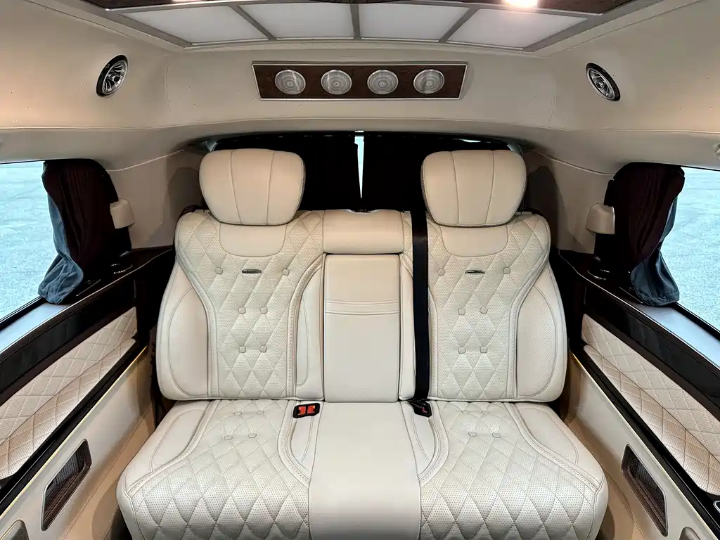 Mercedes-Benz V-Class 2020 — фото 19