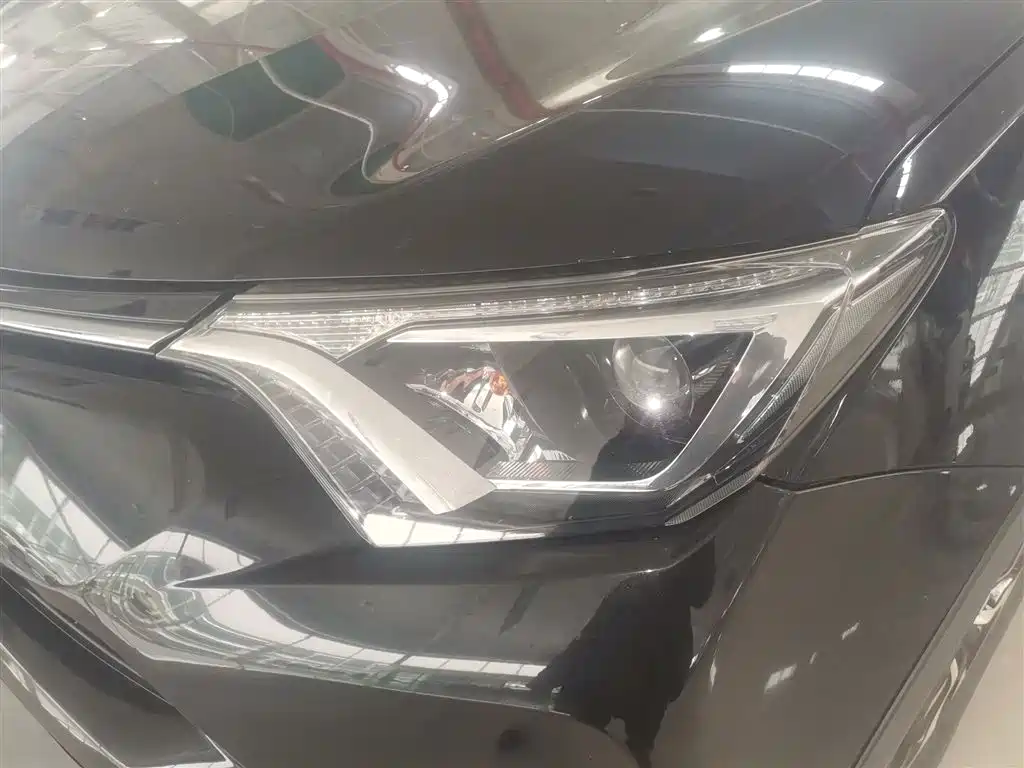 Toyota RAV4 2018 — фото 18