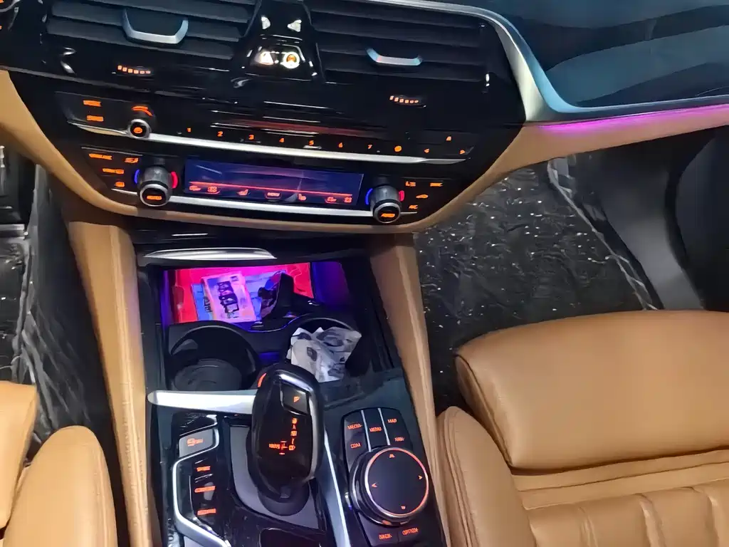 BMW 6 Series GT 2018 — фото 13