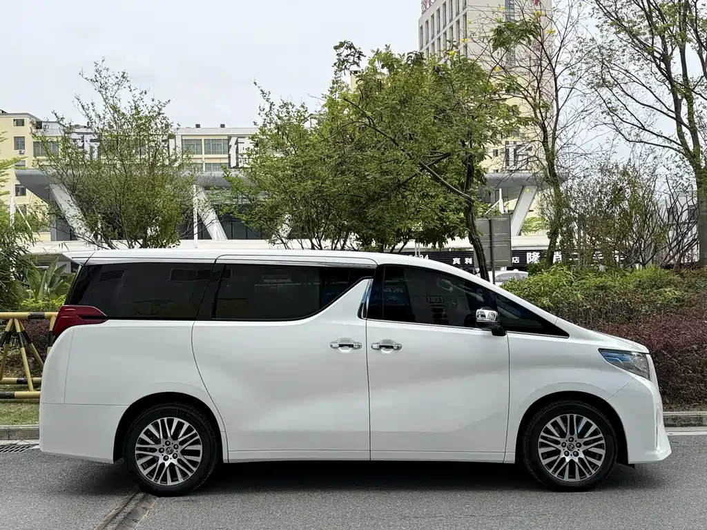 Toyota Alphard 2018 — фото 3