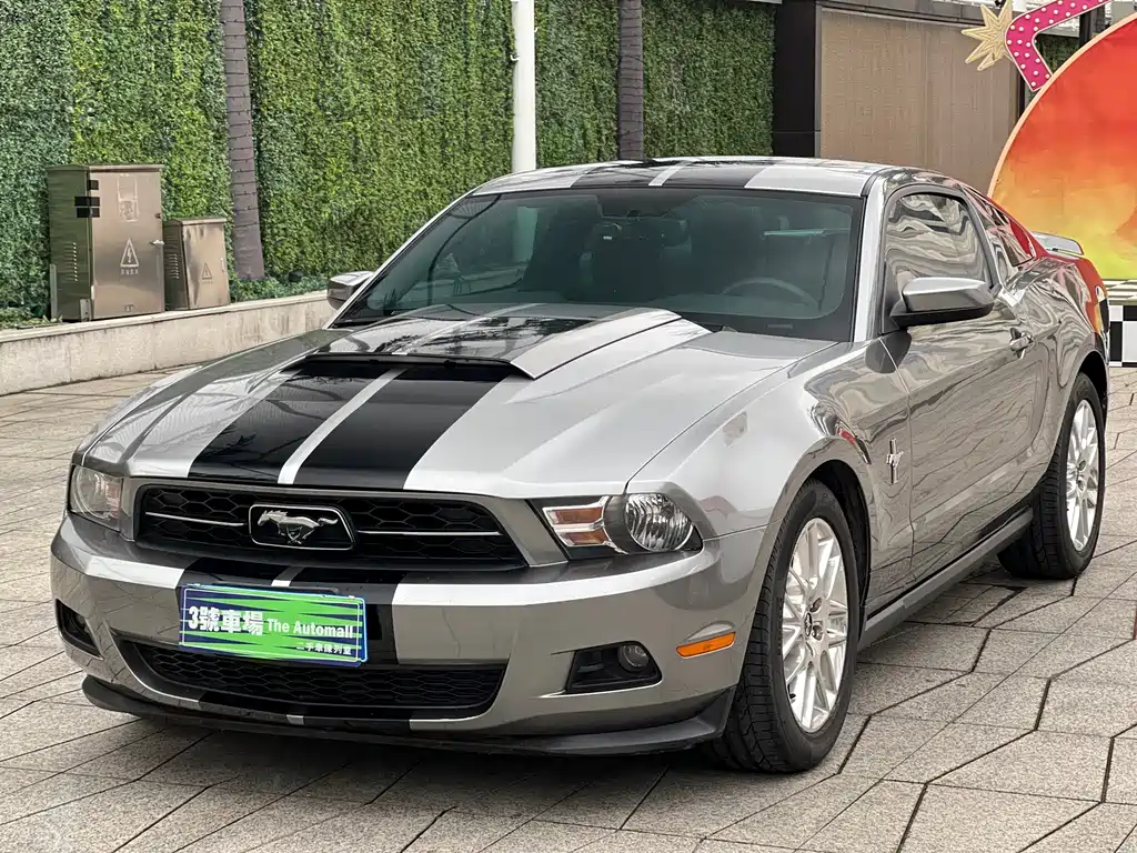Ford Mustang 2013 — фото 1