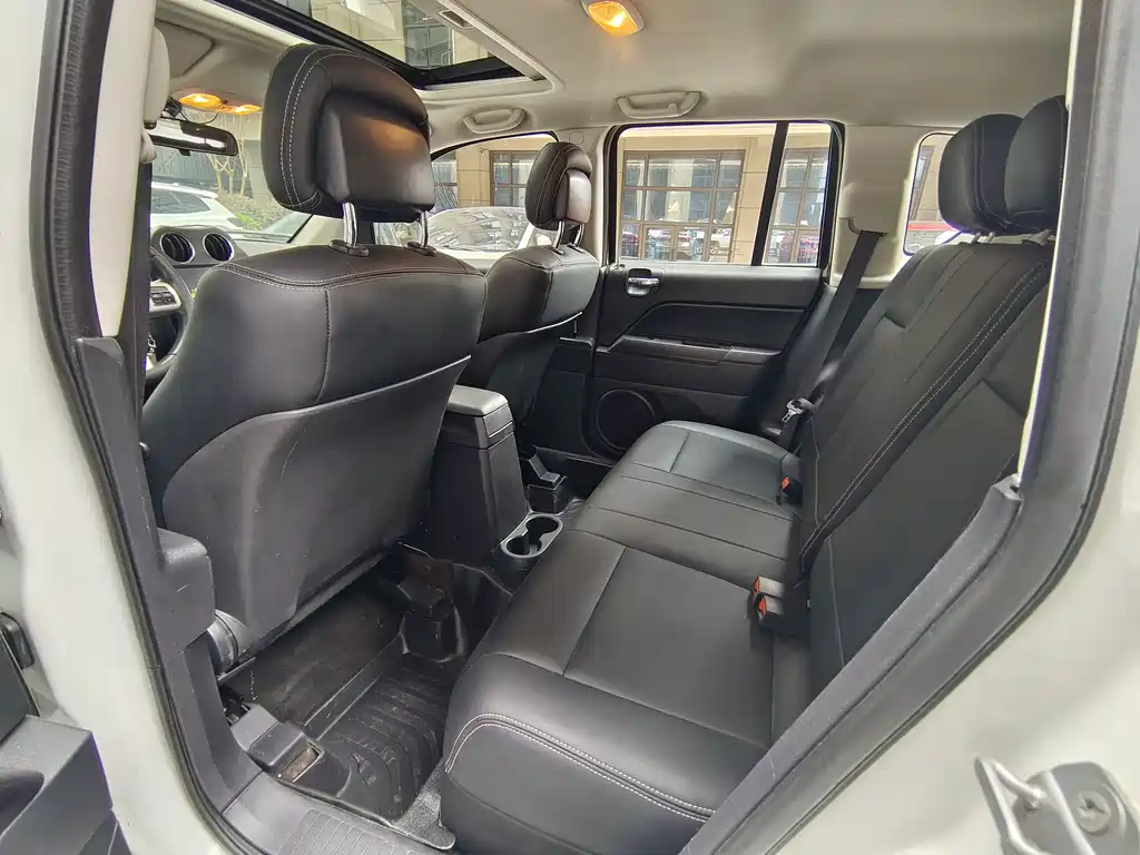 Jeep Compass 2016 — фото 8