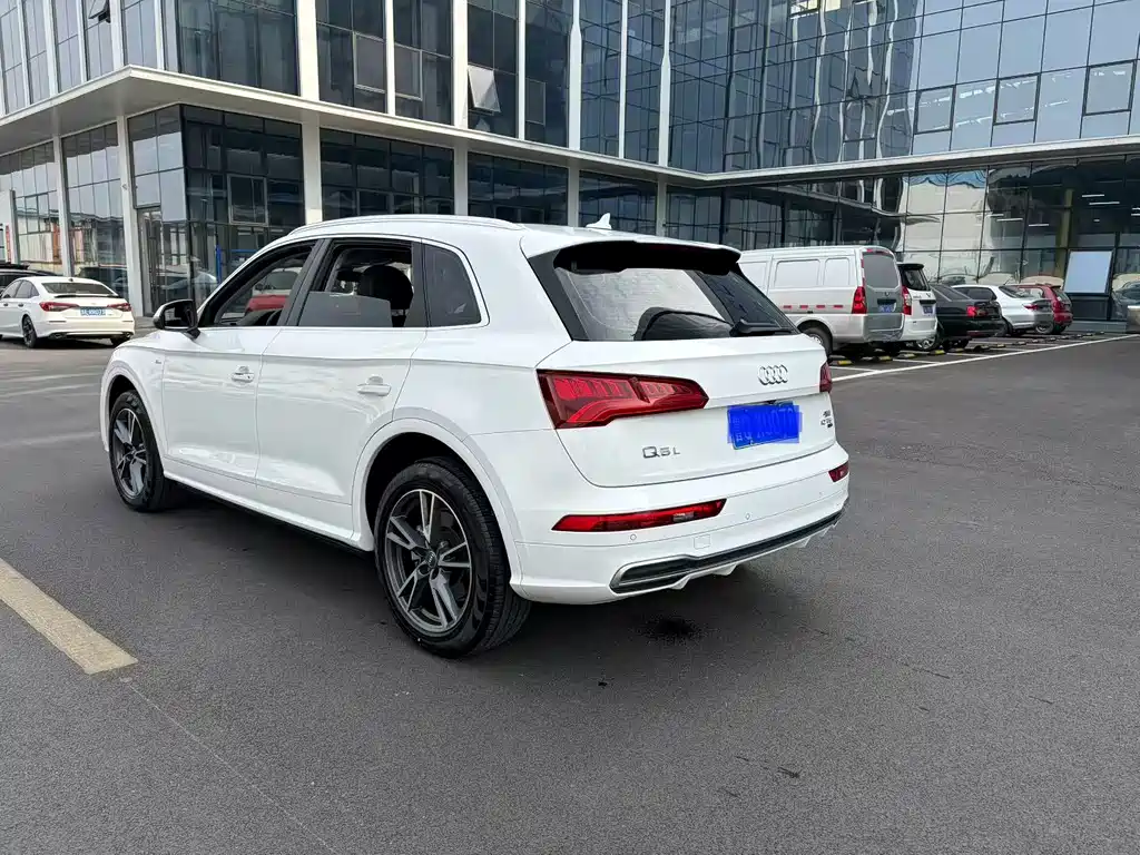 Audi Q5L 2021 — фото 3