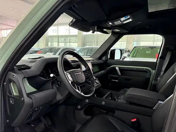Land Rover Defender 2023