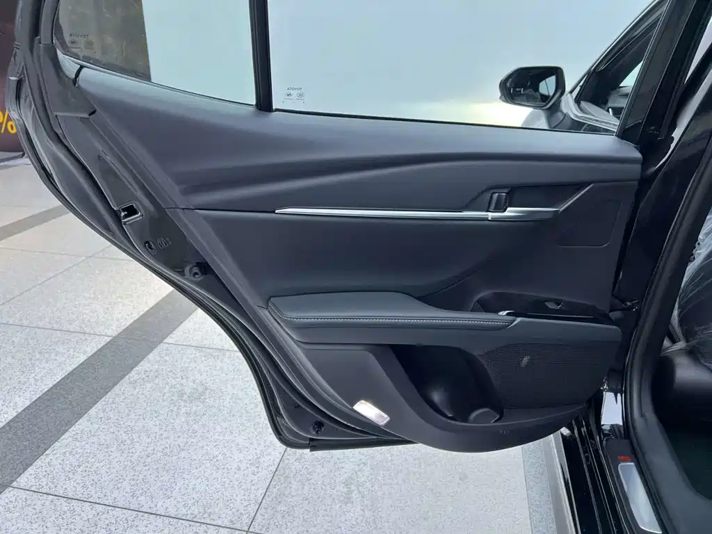 Toyota Camry 2026 — фото 21