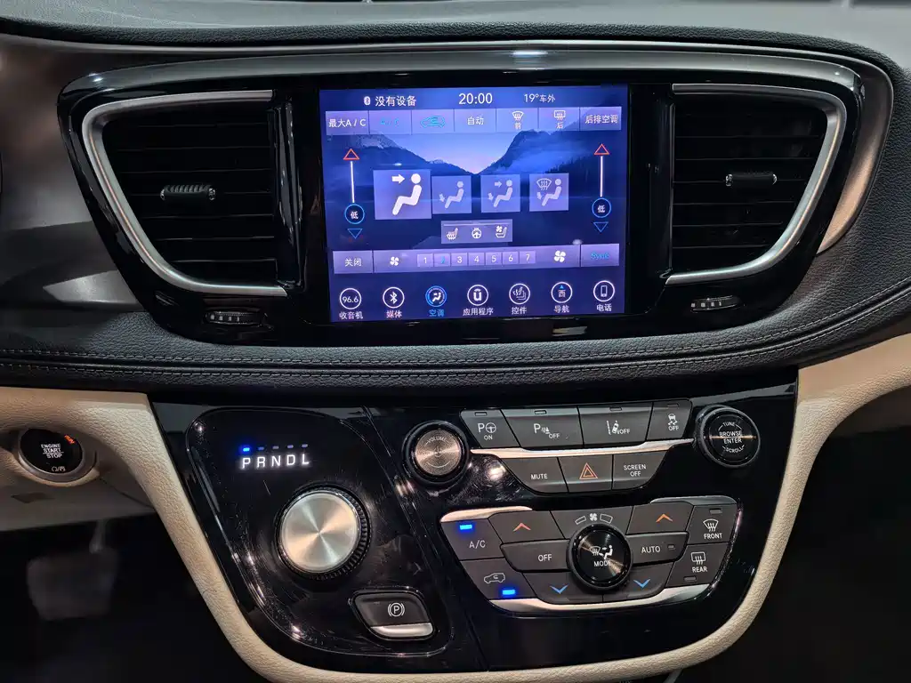 Chrysler Grand Voyager 2019 — фото 15