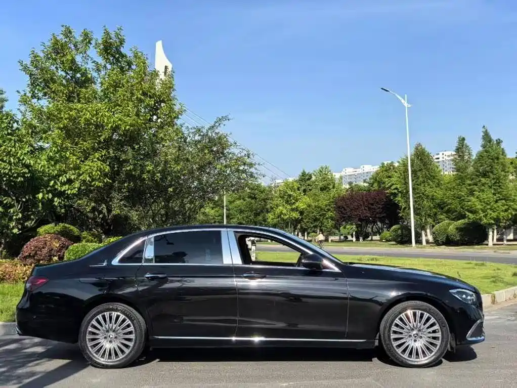 Mercedes-Benz E-Class 2023 — фото 7