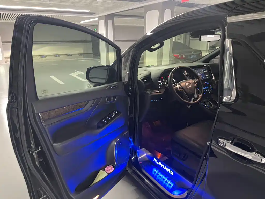 Toyota Alphard 2020 — фото 9