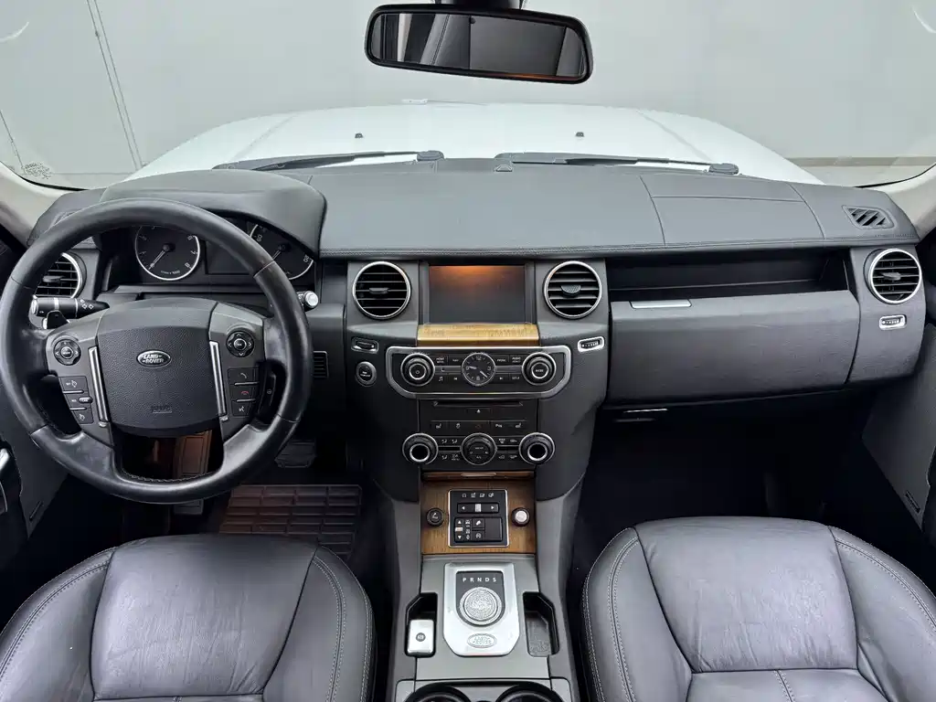 Land Rover Discovery 2016 — фото 17