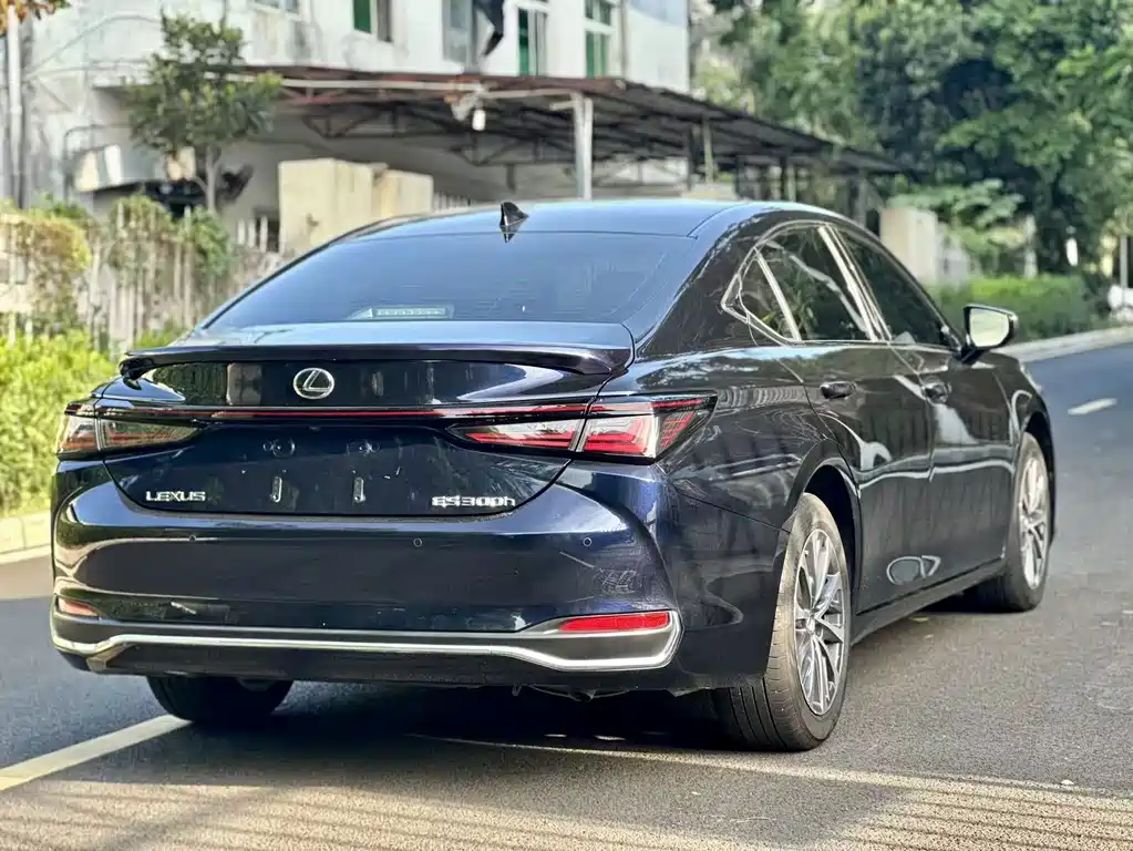 Lexus ES 2025 — фото 7