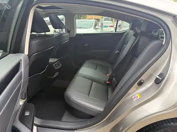 Lexus ES 2018
