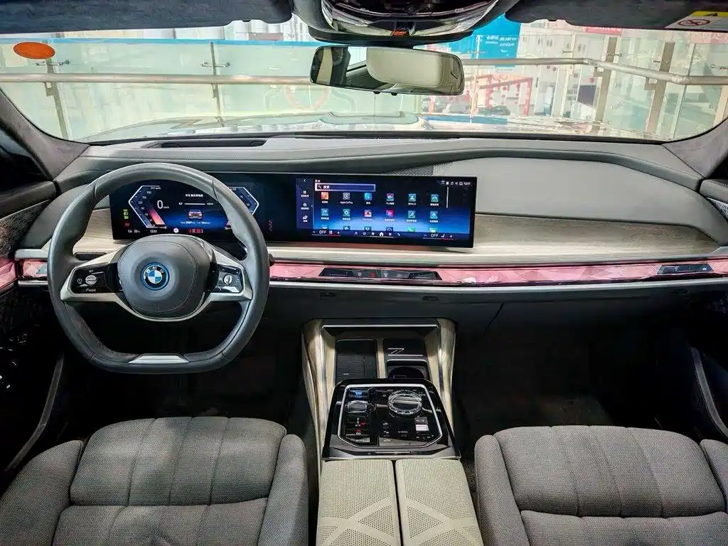 BMW i7 2022 — фото 9