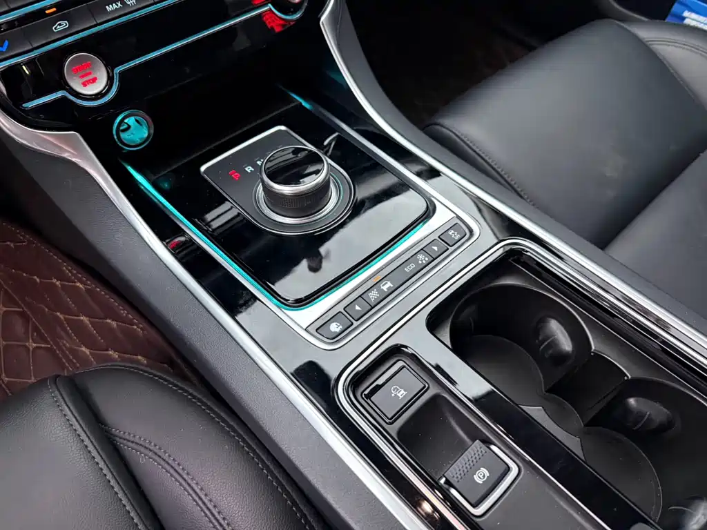 Jaguar XFL 2021 — фото 15