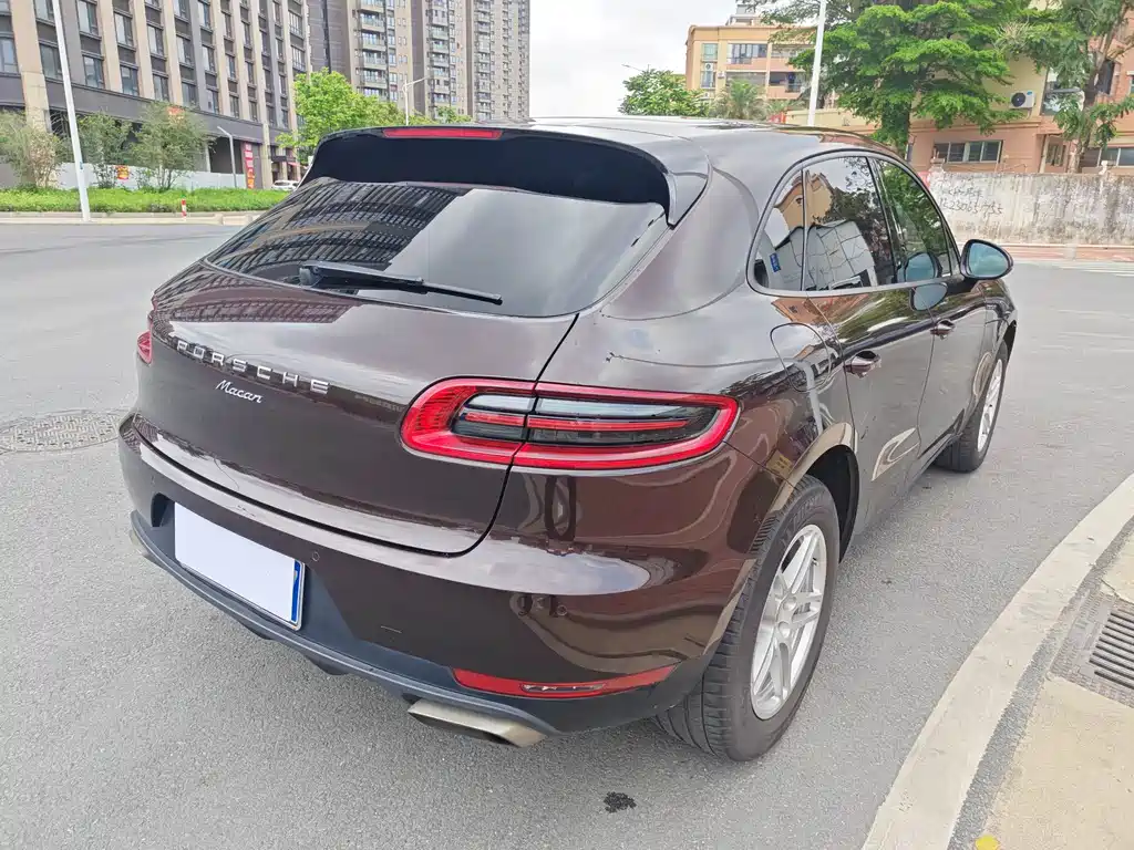Porsche Macan 2017 — фото 17