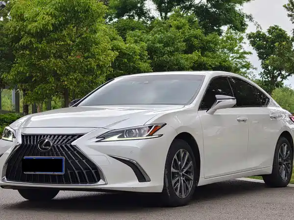 Lexus ES 2023