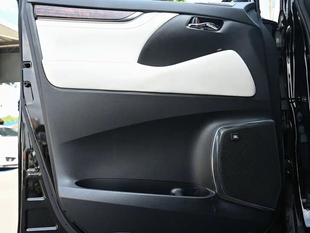 Toyota Alphard 2022 — фото 11