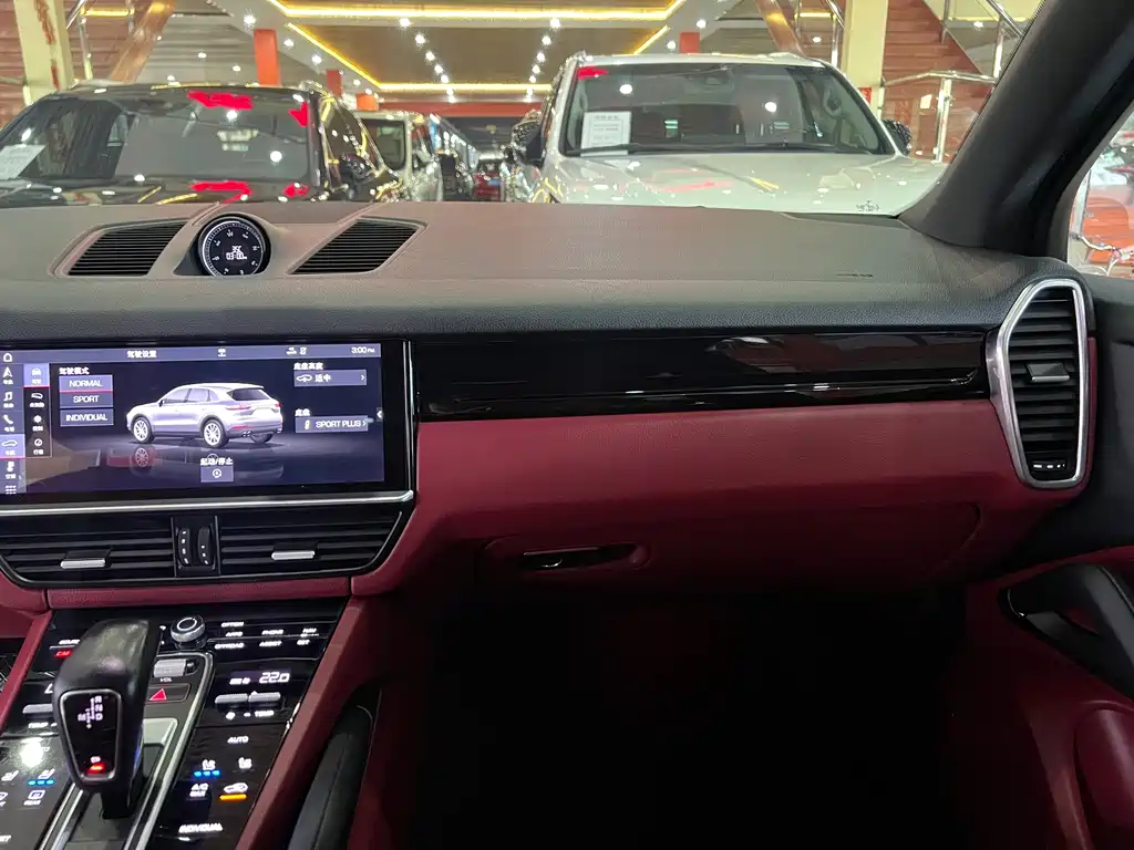 Porsche Cayenne 2018 — фото 10
