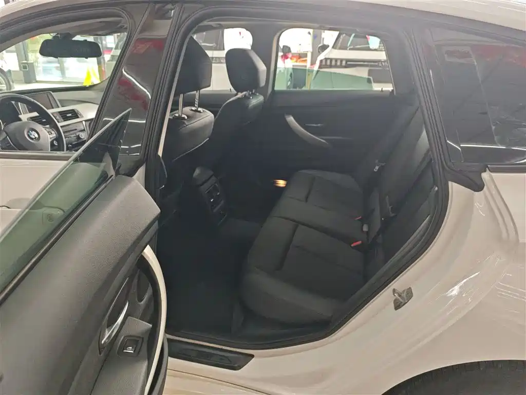 BMW 3 Series GT 2017 — фото 17