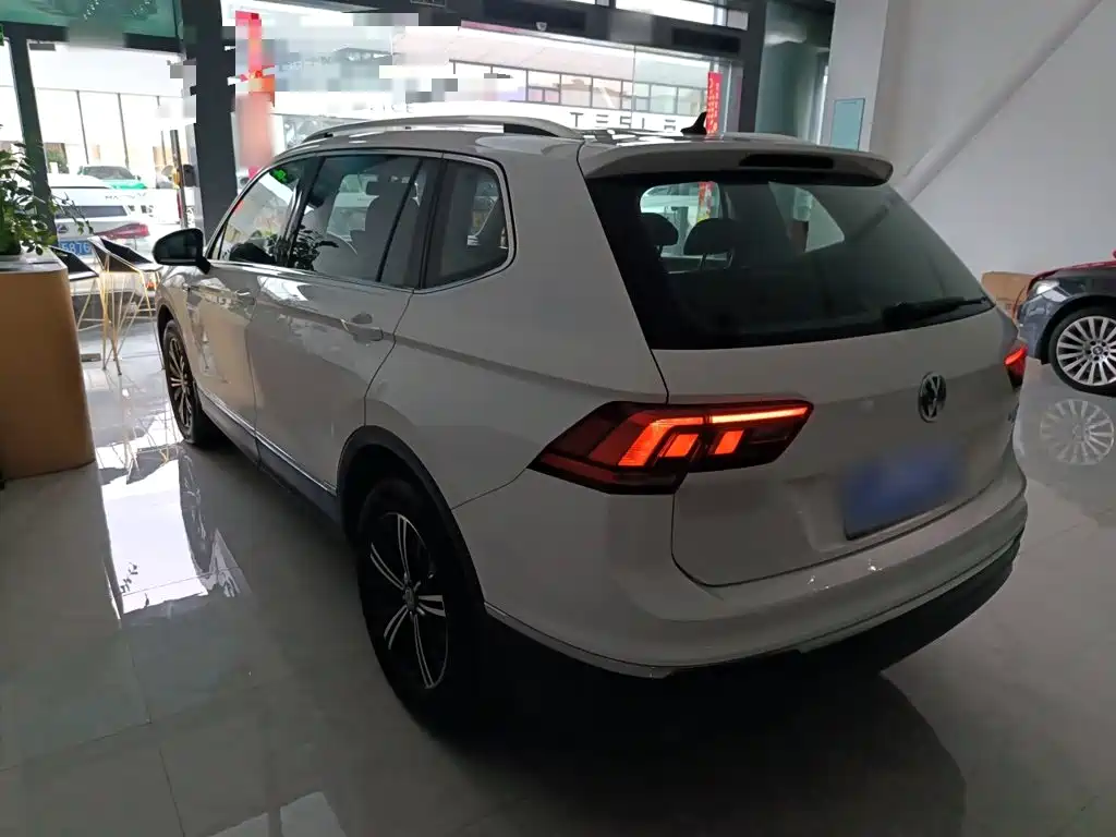 Volkswagen Tiguan L 2019 — фото 23