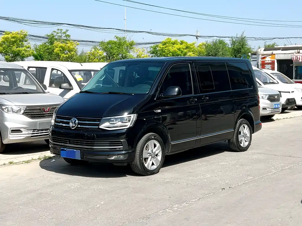 Volkswagen Multivan 2017 — фото 1