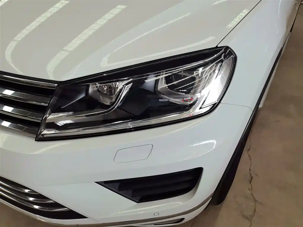 Volkswagen Touareg 2017 — фото 16