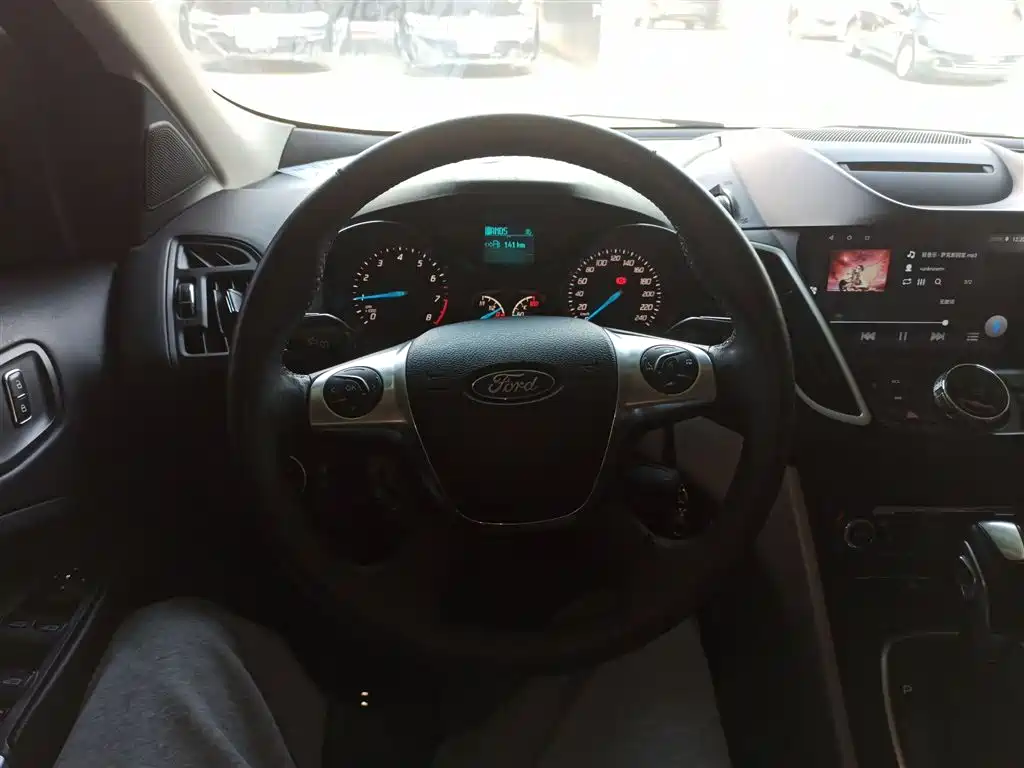 Ford Kuga 2016 — фото 11