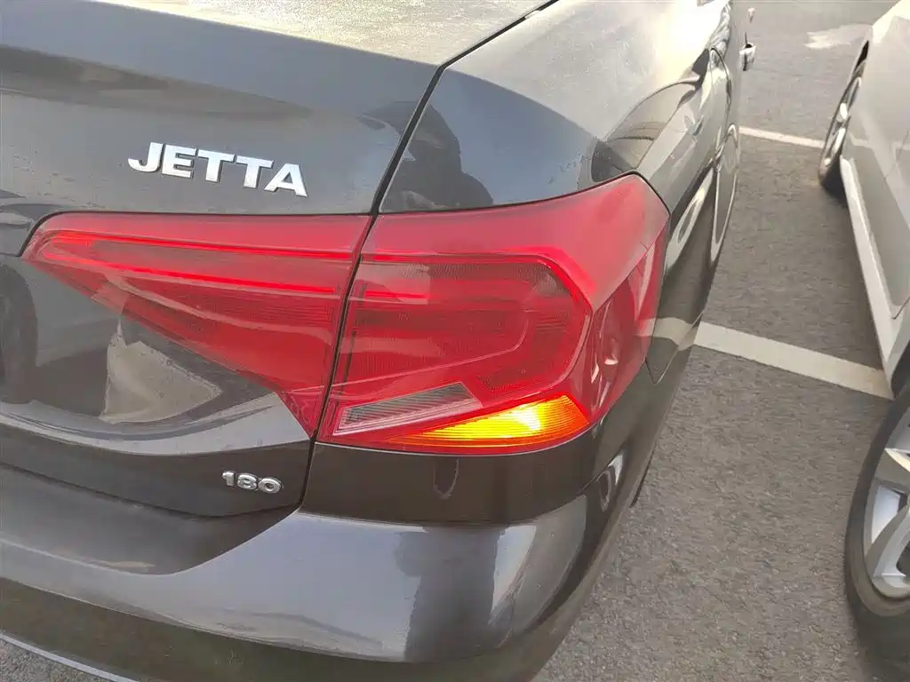 Volkswagen Jetta 2018 — фото 8