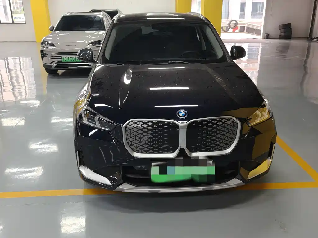BMW iX1 2025