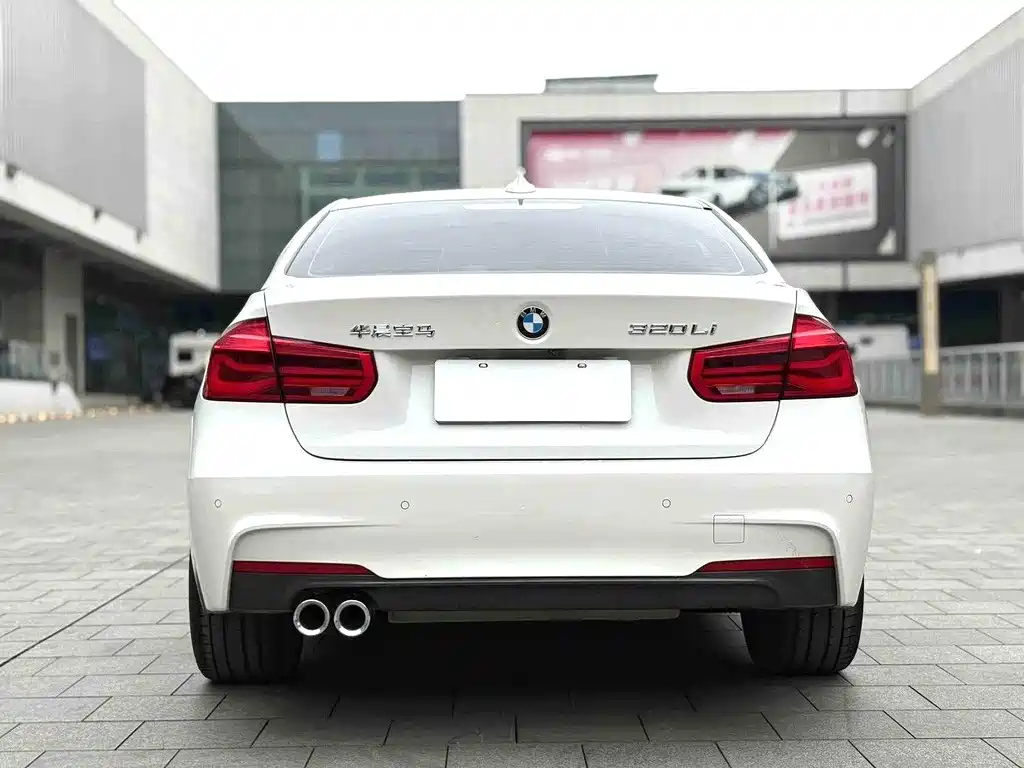 BMW 3 Series 2018 — фото 8