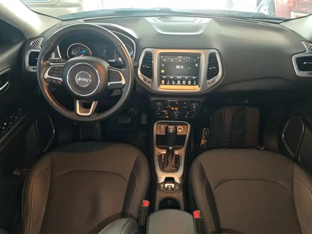 Jeep Compass 2018 — фото 10