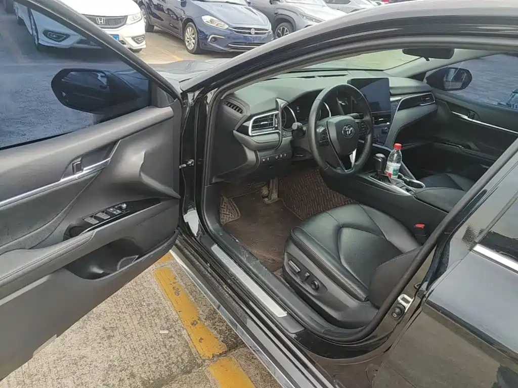 Toyota Camry 2023 — фото 16
