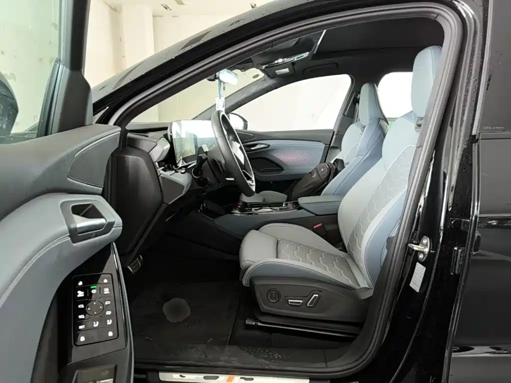 Audi Q6L E-Tron 2025 — фото 15