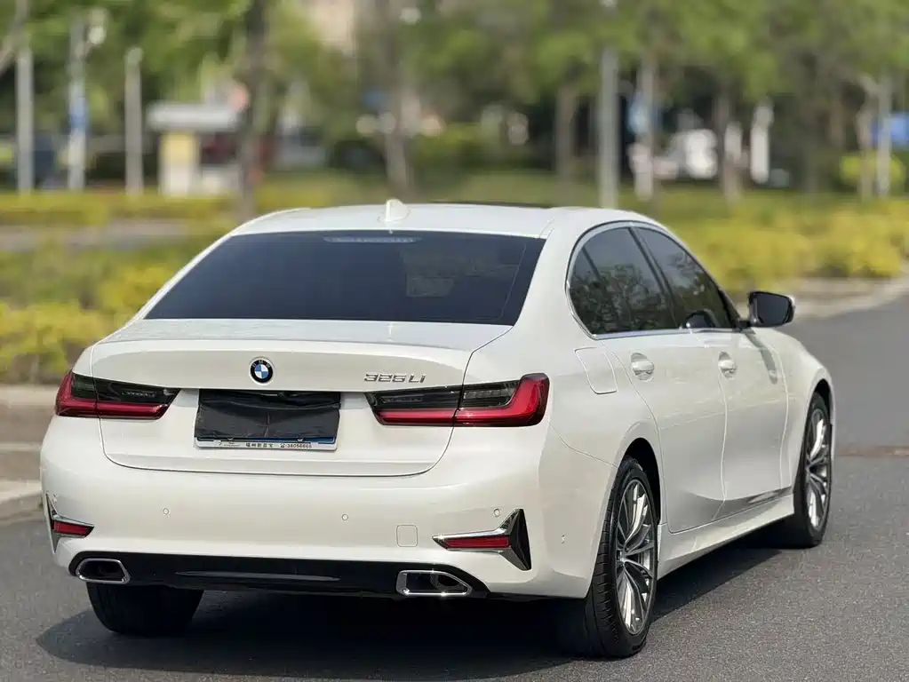 BMW 3 Series 2019 — фото 8
