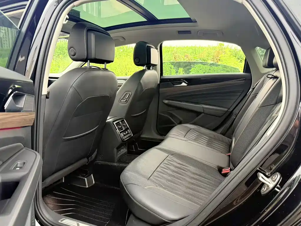Volkswagen Passat 2021 — фото 7