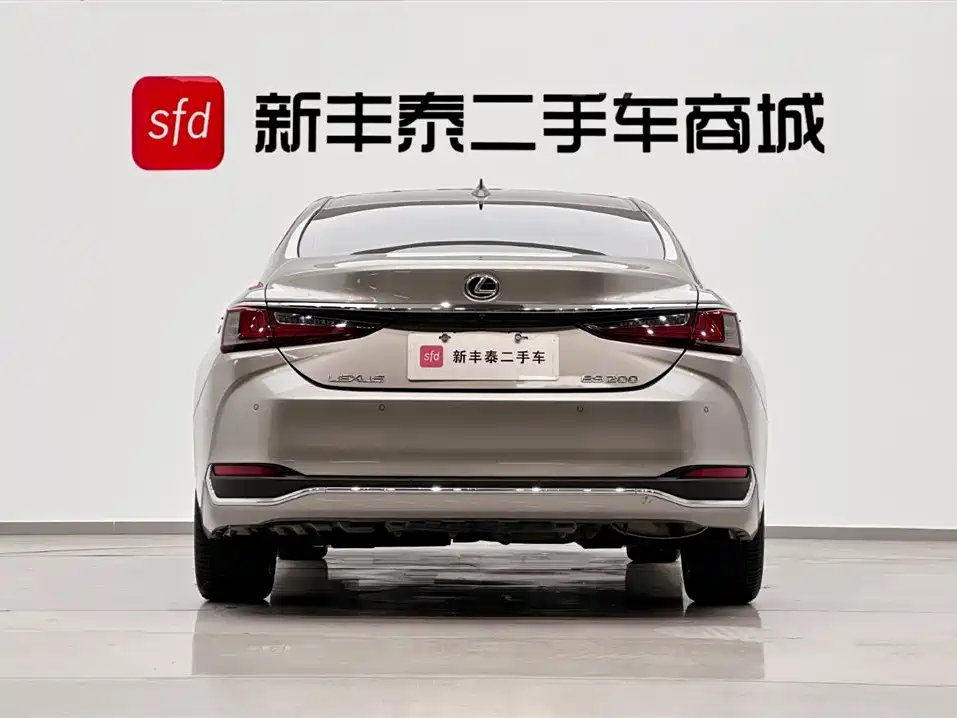 Lexus ES 2023