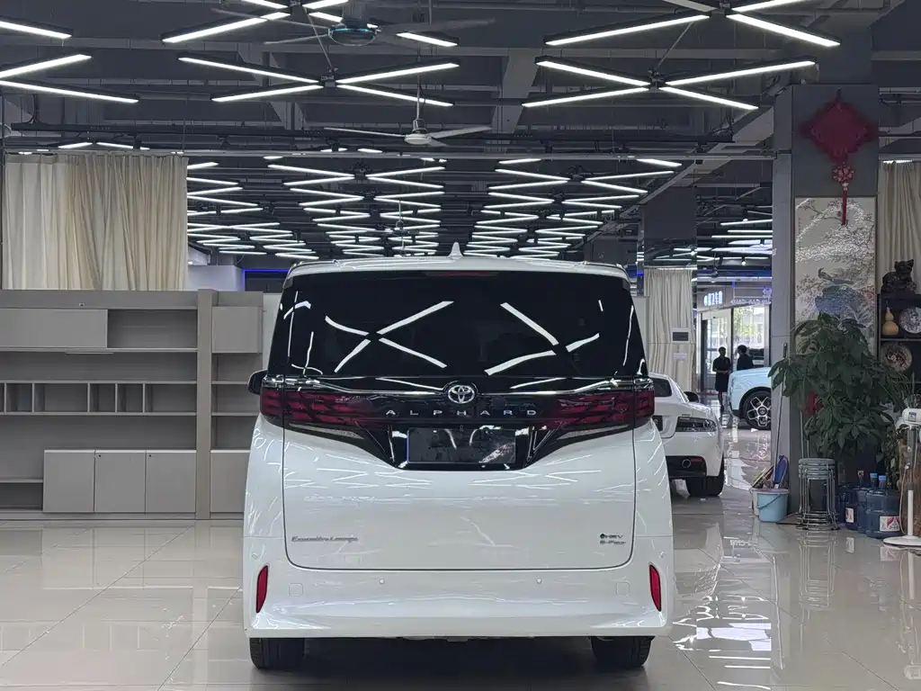 Toyota Alphard 2023 — фото 5