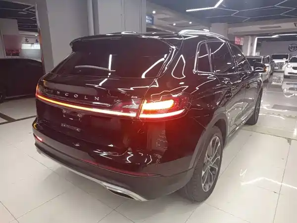 Lincoln Nautilus 2021