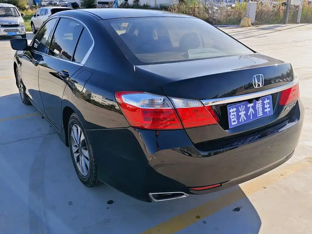 Honda Accord 2015 — фото 9