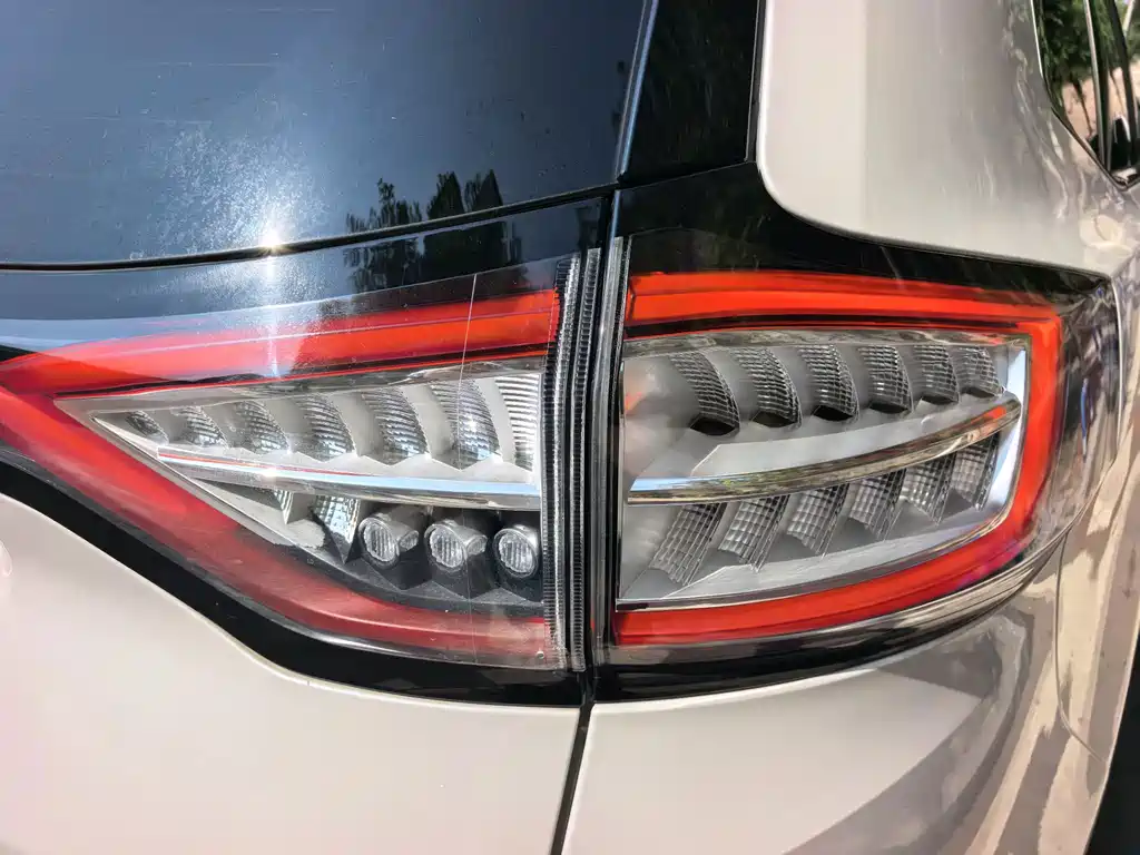 Ford Edge 2017 — фото 15