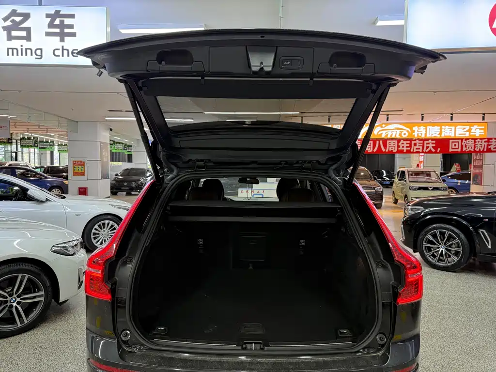 Volvo XC60 2022 — фото 17