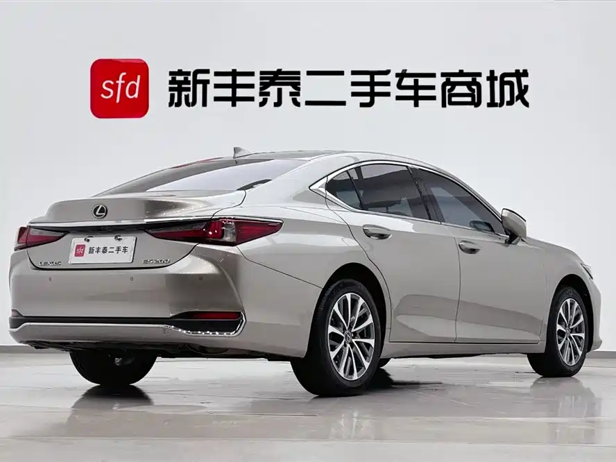 Lexus ES 2023
