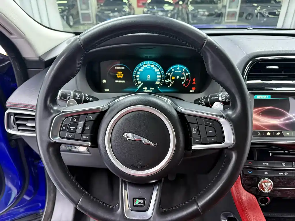 Jaguar F-PACE 2018 — фото 4