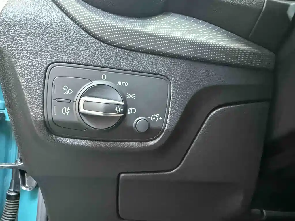 Audi Q2L 2023 — фото 10