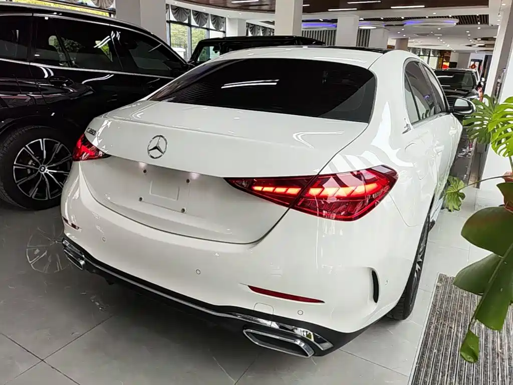 Mercedes-Benz C-Class 2024