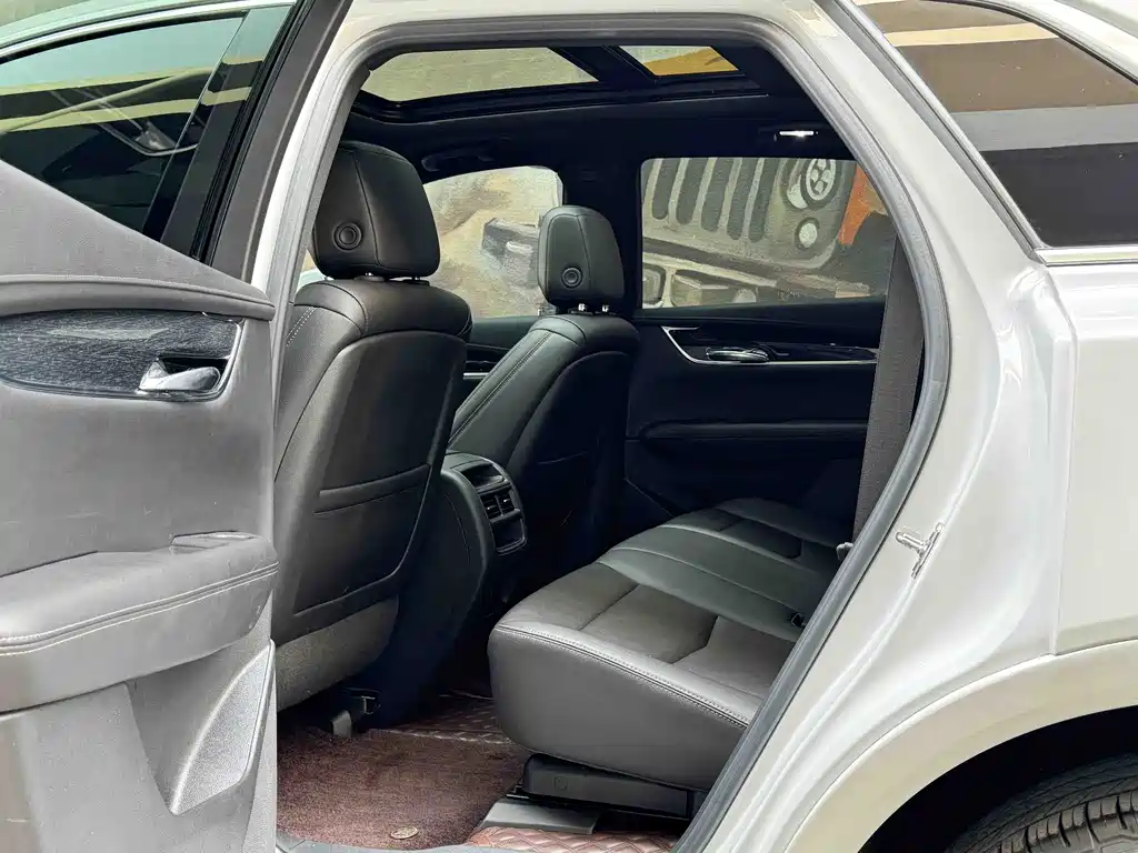 Cadillac XT5 2022 — фото 11