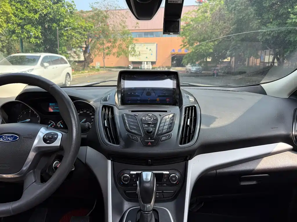 Ford Kuga 2016 — фото 13