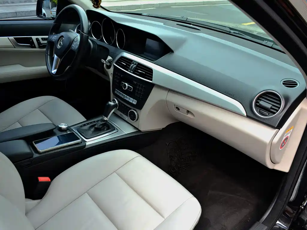 Mercedes-Benz C-Class 2012 — фото 15